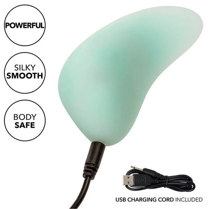 Ein schlankes mintgrünes silikon pleasure device mit 10 funktionen und usb-ladekabel von calexotics pacifica bali teaser