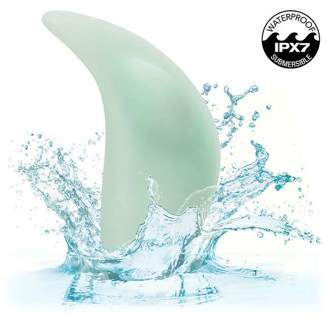Ein mintgrüner, durchsichtiger shark-fin-förmiger caexotics pacifica bali teaser 10 funktionen aqua mit glatter oberfläche