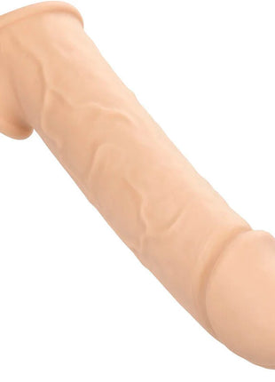 Beiger silikon dildo in phallusform mit realistischer struktur und spitz zulaufendem kopf von calexotics performance maxx