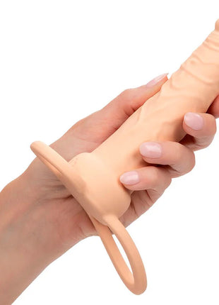 Beiger silikon analplug mit ringgriff von calexotics performance maxx wiederaufladbarer dual penetrator helle haut