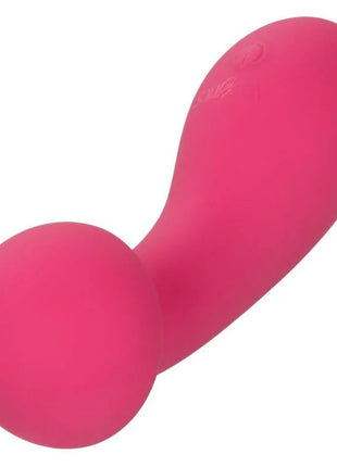 Pink silikonspielzeug mit abgerundetem kopf und gebogenem griff von calexotics pixies exciter rosa