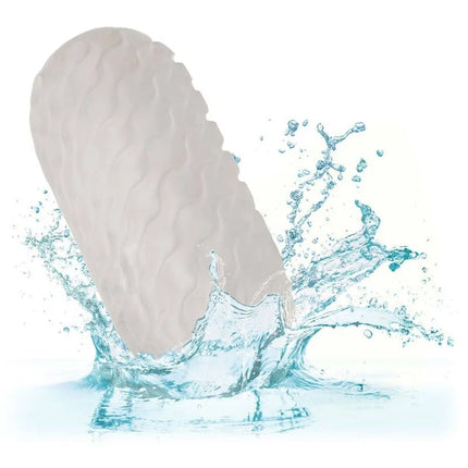 Ein eleganter offwhite silikon stroker mit wellenförmiger struktur von calexotics reversible ribbed stroker