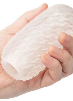 Translucenter weißer silikon cockring mit welliger struktur von calexotics reversible ribbed stroker
