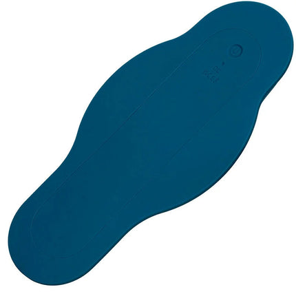 Ein schlanker tealfarbener silikon-einlegesohlen mit glatter, konturierter form und subtilen prägungen für rider massager doppelmotor fernbedienung blau von calexotics