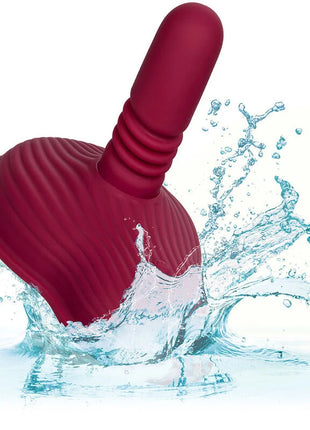 Roter calexotics rider massager doppelmotor mit fernbedienung rot aus silikon mit saugnapf und geriffeltem griff für nassanwendung