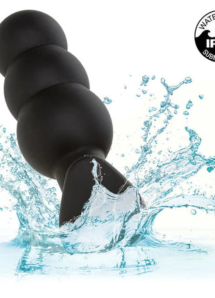 Schwarzer, glänzender silikon-analplug mit segmentiertem design und gerundeten enden von calexotics mit 10 vibrationen