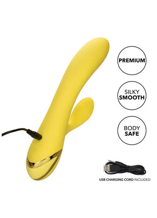 Gelber silikonvibrator mit goldakzent und usb-ladekabel von calexotics san diego verfühung