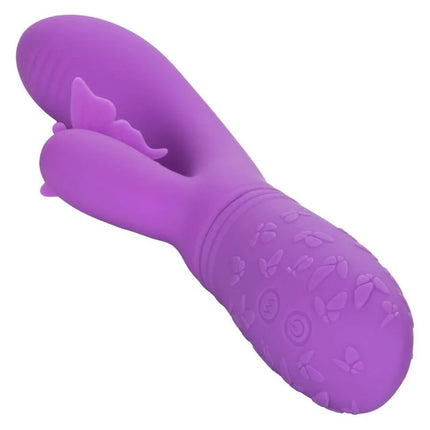 Lila silikon vibrator in hasenform mit schmetterling prägung am griff von calexotics schmetterling kuss flutter