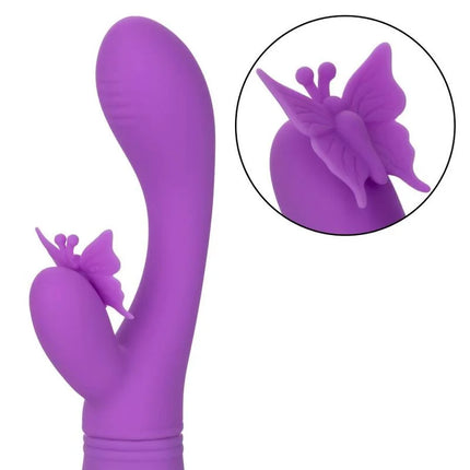 Purple silikon vibrator von calexotics mit schmetterlingsmotiv und geschwungener, glatter form