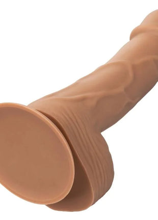 Beiger silikon-dildo mit realistischer strukturierter oberfläche und abgerundetem kopf von calexotics braun 15,24 cm