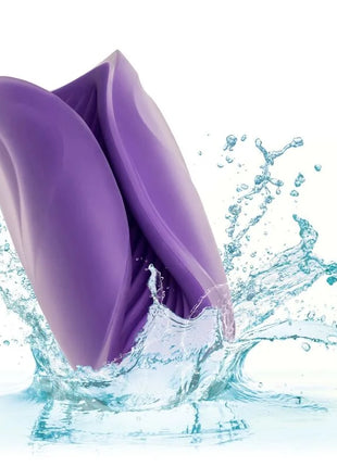Purple silikon spiralgriff-masturbator von calexotics mit glatter glänzender oberfläche und geschwungenem design