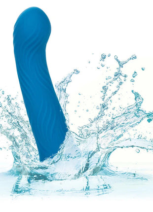 Calexotics wave rider ripple analstecker blau aus blauem silikon mit glattem, gebogenem design und dezenten wellen