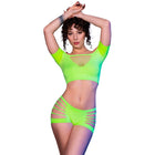 Neon grün geschnittenes zweiteiliges chilirose outfit bestehend aus top und shorts in größe s/m