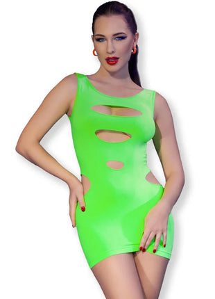 Ein neongrünes, eng anliegendes mini-kleid von chilirose mit elastischem stoff und auffälligen horizontalen cutouts am torso