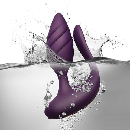 Lila silikon vibrator in kaninchenform mit geriffelter oberfläche und glatten kurven im produkt cocktail plug mit fernbedienung