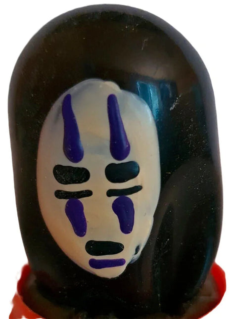 Glänzende schwarze handbemalte kondome maske ghost black mit weißem gesicht und lila markierungen spirited away inspiriert