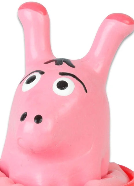 Pinkfarbene kunststofffigur eines cartoon-kaninchens mit schwarzen augen für handbemalte kondome aus kalbsleder