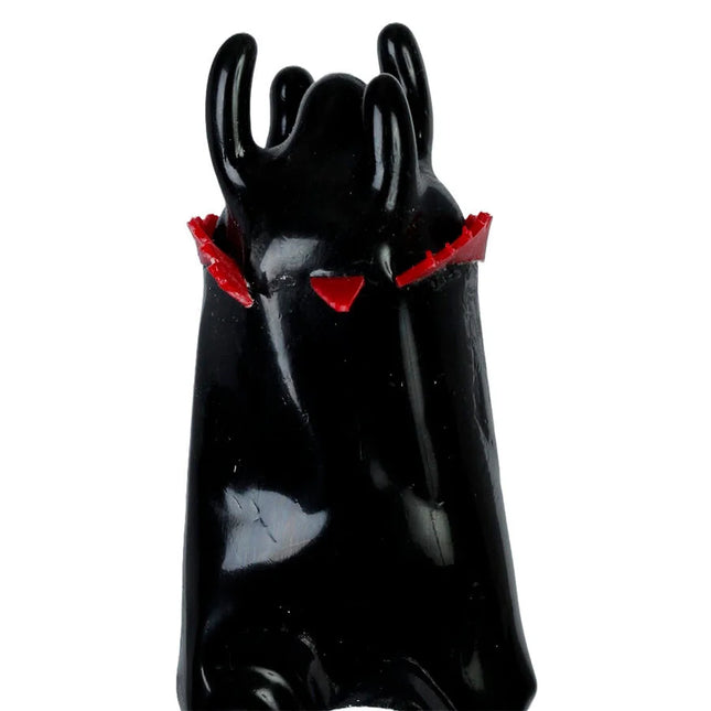 Black glossy handbemalte condomerie kondom mit roten dreieckigen akzenten und hornartigen vorsprüngen am schwarzen turm xl