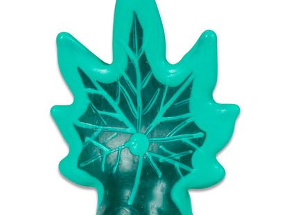 Eine transparente tealfarbene plastikfigur in blattform mit glänzendem finish und geprägten venen für handbemalte neuheitskondome cannabis modell 1 von condomerie