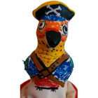 Handbemalte neuheitskondome captain parrot piratenpapagei figurine mit gelbem hut und bunten details