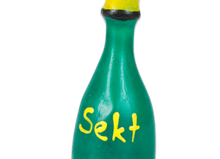 Grüne plastikflasche mit gelbem deckel und sekt schriftzug in rotem ständer handbemalte neue kondome kondomerie champagner