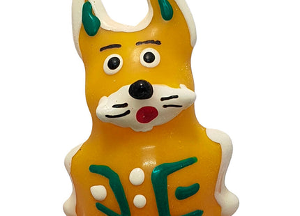 Ein leuchtend orangefarbenes plastikspielzeughundmodell mit weißen akzenten und grünen markierungen in condomerie handbemalte neuheitskondome chinesischer hase modell 2