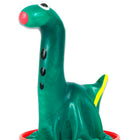 Grüne kunststoff dinosaurierfigur mit roter nase schwarzen augen und drei schwarzen punkten am hals aus condomerie handbemalte neuheitskondome cobra