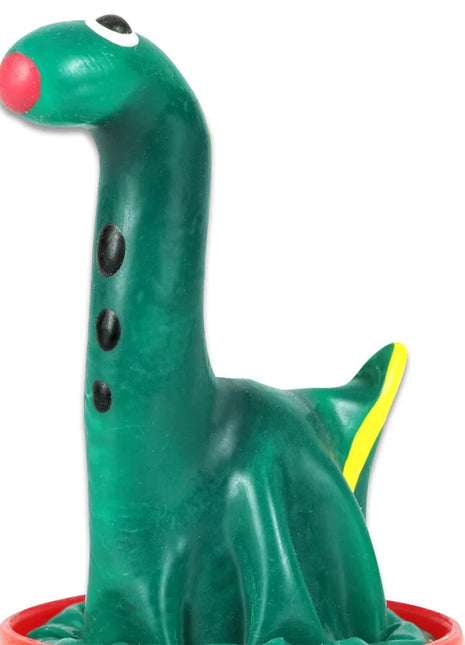 Grüne kunststoff dinosaurierfigur mit roter nase schwarzen augen und drei schwarzen punkten am hals aus condomerie handbemalte neuheitskondome cobra