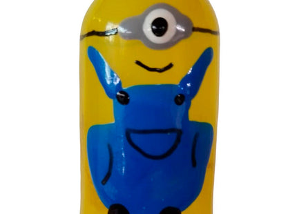 Handbemalte novelty kondome cyclope mit gelbem glänzendem plastik minion nagelpinsel in blauer latzhose und einem auge