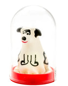Ein handbemaltes neuheitskondom dalmatiner aus der condomerie mit weiß schwarzer hundefigur und rotem lächeln im glasdom