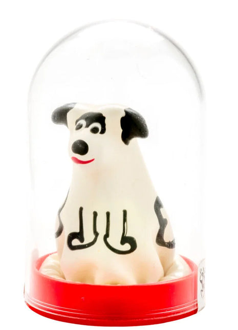 Ein handbemaltes neuheitskondom dalmatiner aus der condomerie mit weiß schwarzer hundefigur und rotem lächeln im glasdom