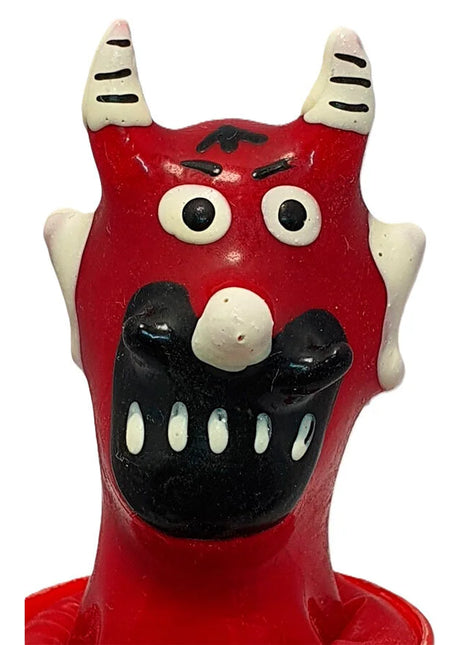 Rote plastikteufelfigur mit weißen hörnern und handbemalten details für conderie neuheitskondome devils mouth modell 2