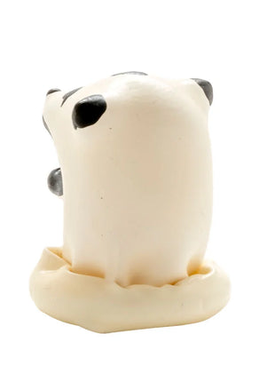 Creamfarbener panda figurine aus glattem kunststoff mit schwarzen augenflecken und ohrspitzen von condomerie