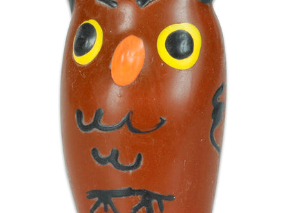 Braune keramik eulenfigur mit schwarzen ohren gelb gerahmten augen oranger nase und stilisiertem schwarzen gesicht condomerie handbemalte neuheitskondome eule