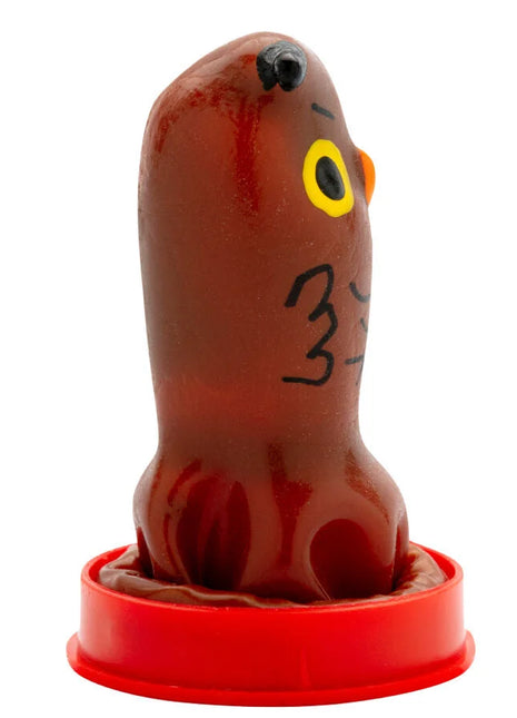 Brauner, glänzender plastik-oktopus-stempel mit gelb gerahmten schwarzen augen und rotem sockel von condomerie handbemalte neuheitskondome eule