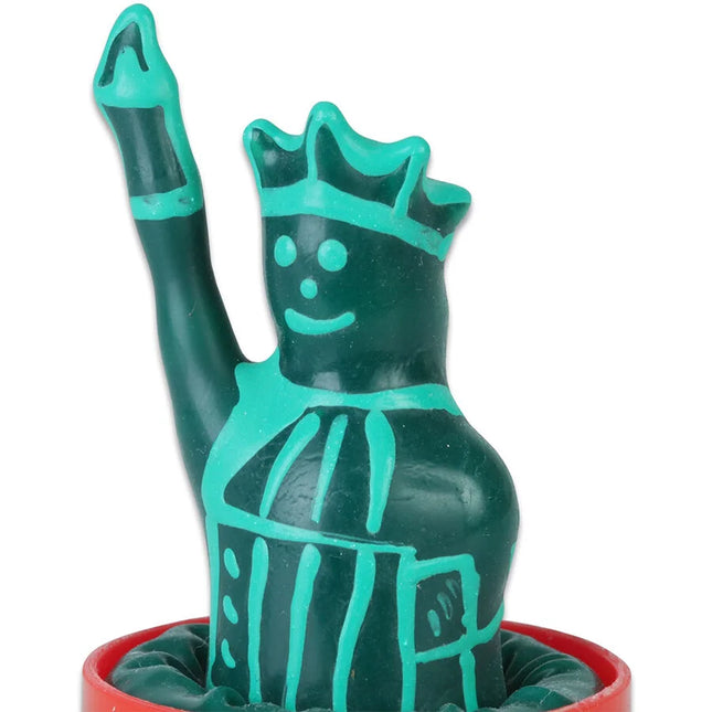 Handbemalte teal und dunkelgrüne plast figurine einer gekrönten freiheitsstatue mit erhobenem arm kondommodell