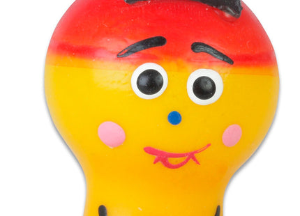 Ein fröhlicher runder plastikspielzeugfigurenkopf mit rot gelb verlaufendem gesicht für condomerie handbemalte neuheitskondome für jungen