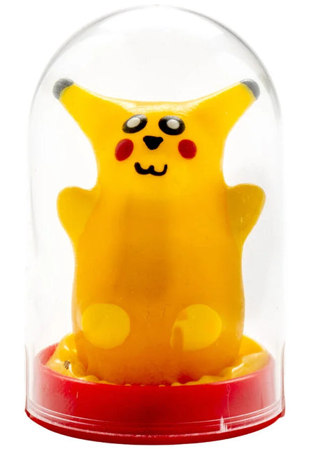 Gelbe pikachu figurine aus glas mit rotem sockel in condomerie handbemalte neuheitskondome gelbe maus