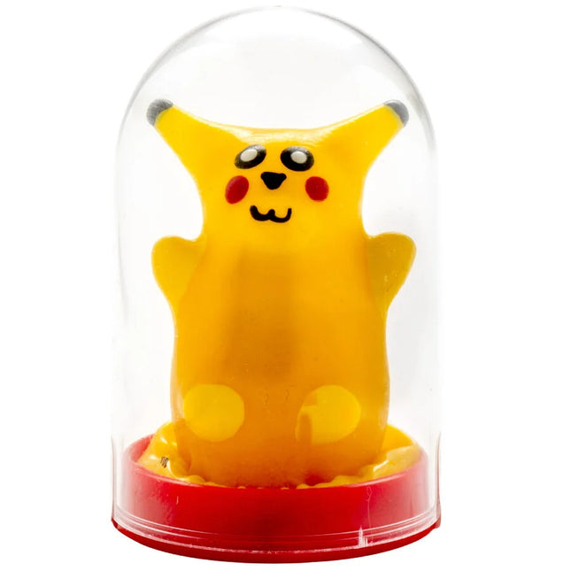 Gelbe pikachu figurine aus glas mit rotem sockel in condomerie handbemalte neuheitskondome gelbe maus