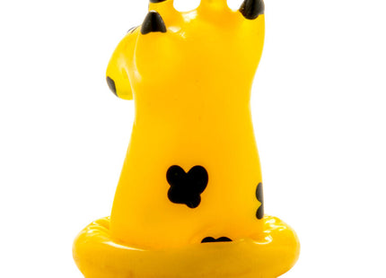 Handbemaltes giraffenförmiges kondom in gelb mit schwarzen punkten von CONDOMERIE als novelty produkt