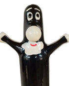Schwarze glossy figur aus kunststoff mit weißen augen und rundem bauchknopf bei condomerie handbemalte novelty kondome happy puppet xl