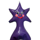 Lila sternförmige kerze mit fröhlichem gesicht schwarz augen rosa wangen rotes lächeln condomerie handbemalte neuheitskondome happy star xl