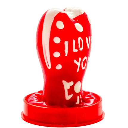 Rote plastik kerze in zahnform mit weißem ich liebe dich text und punkten aus der condomerie handbemalte neuheitskondome serie