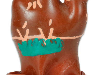 Braune kunststoff-kamelfigur mit pinken akzenten und türkisem grasdetail von condomerie handbemalte neuheitskondome kamel