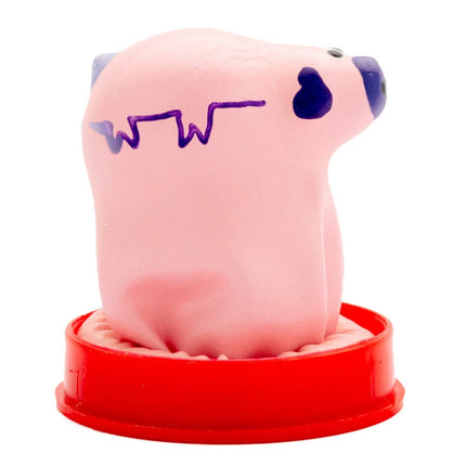 Pink stressball in schweineform mit lila linie und schwarzem herz auf rotem plastiksockel von condomerie