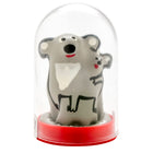 Gray keramik koala figurine mit schwarzen linien und roten akzenten unter glaskuppel auf rotem sockel aus conderie handbemalte neuheitskondome