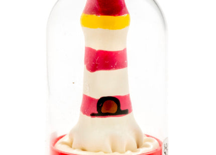 Ein rotes weißes und gelbes handbemaltes Leuchtturm-Kondom in einer glaskuppel von Condomerie