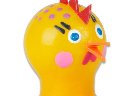 Ein bright yellow plastik hühnerspielzeug mit rotem kamm, rosa wangen und gepunktetem kopf für condomerie handbemalte neuheitskondome