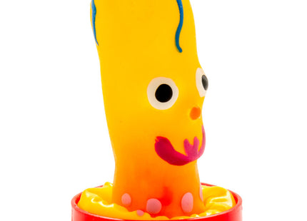 Handbemalte neuheitskondome mutter mit gelbem und orangem gummi-oktopus und rotem sockel von condomerie