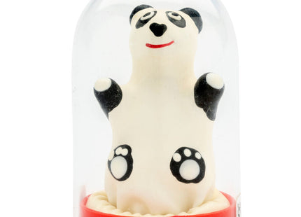 Ein handbemaltes novelty kondom panda modell 1 als weiß schwarz figurine mit roten lippen in einer klaren glaskuppel auf rotem sockel